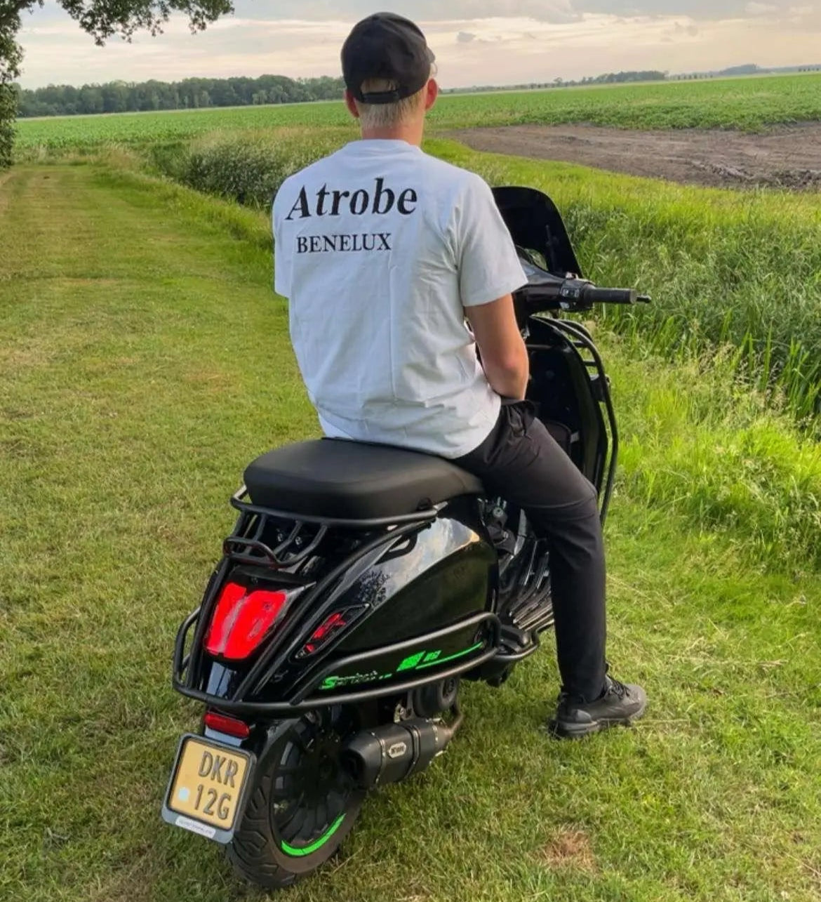 model foto atrobe shirt met benelux achterop 
